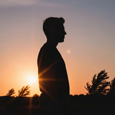 Person struggling with memory and focus, representing cognitive impairment in MS, clean image